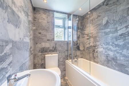 2 bedroom Flat for sale in Sandringham Drive, Moortown, Leeds, LS17
