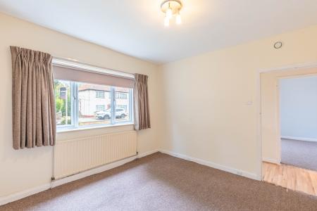 2 bedroom Flat for sale in Sandringham Drive, Moortown, Leeds, LS17