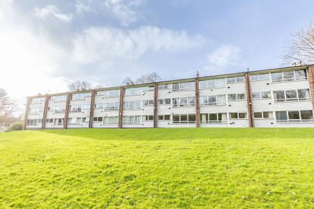 2 bedroom Flat to let in Gledhow Court, Chapel Allerton, Leeds, LS7