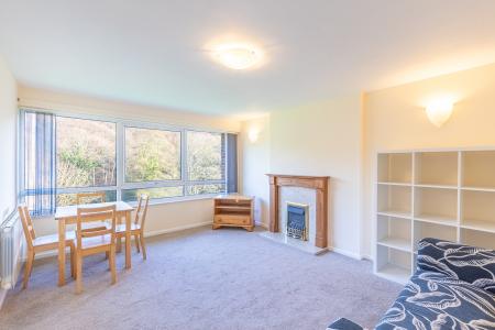 2 bedroom Flat to let in Gledhow Court, Chapel Allerton, Leeds, LS7