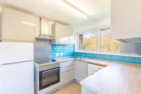2 bedroom Flat to let in Gledhow Court, Chapel Allerton, Leeds, LS7