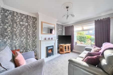 3 bedroom Semi-detached house for sale in Highwood Avenue, Moortown, Leeds, LS17