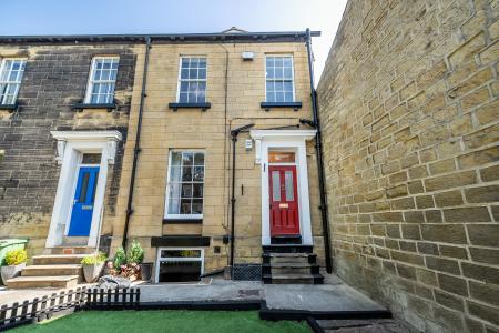 2 bedroom Town house for sale in Harrogate Road, Chapel Allerton, Leeds, LS7