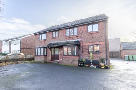 1 bedroom Flat to let in Chandos Court, 77 North Park Avenue, Roundhay, Leeds, LS8