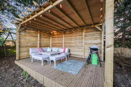 2 bedroom Semi-detached bungalow for sale in Carr Manor Road, Moortown, Leeds, LS17