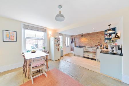 3 bedroom Town house for sale in Harrogate Road, Chapel Allerton, Leeds, LS7