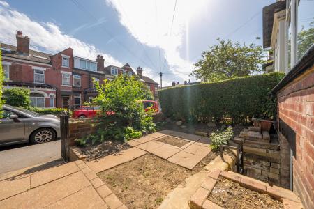 4 bedroom Terraced House for sale in Methley Drive, Chapel Allerton, Leeds, LS7