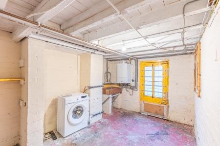 4 bedroom Terraced House to let in Roundhay Avenue, Leeds, LS8