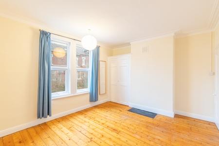 4 bedroom Terraced House to let in Roundhay Avenue, Leeds, LS8