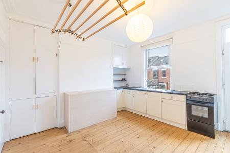 4 bedroom Terraced House to let in Roundhay Avenue, Leeds, LS8