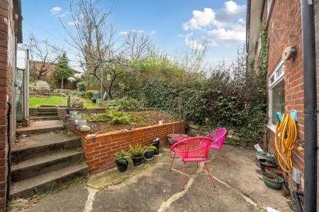 2 bedroom End of terrace house for sale in Larkhill Close, Roundhay, Leeds, LS8