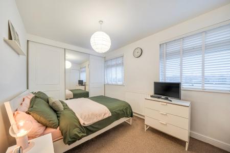 2 bedroom End of terrace house for sale in Larkhill Close, Roundhay, Leeds, LS8