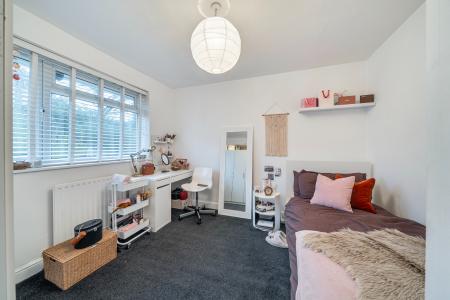 2 bedroom End of terrace house for sale in Larkhill Close, Roundhay, Leeds, LS8