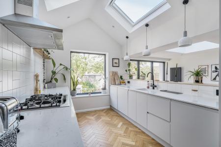 4 bedroom Semi-detached house for sale in Gledhow Park Crescent, Chapel Allerton, Leeds, LS7