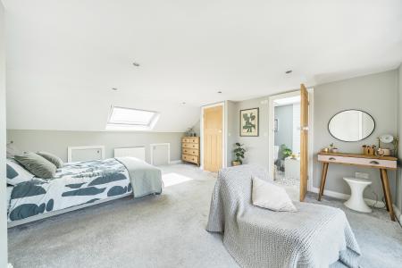 4 bedroom Semi-detached house for sale in Gledhow Park Crescent, Chapel Allerton, Leeds, LS7