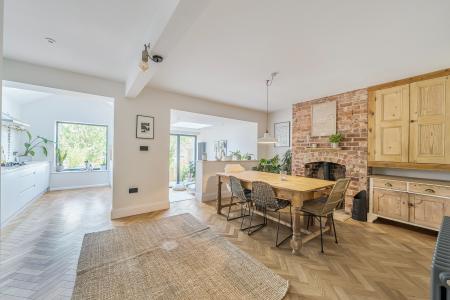 4 bedroom Semi-detached house for sale in Gledhow Park Crescent, Chapel Allerton, Leeds, LS7