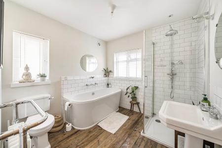 4 bedroom Semi-detached house for sale in Gledhow Park Crescent, Chapel Allerton, Leeds, LS7