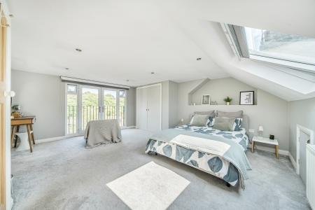 4 bedroom Semi-detached house for sale in Gledhow Park Crescent, Chapel Allerton, Leeds, LS7