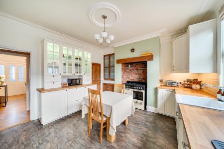 4 bedroom Terraced House for sale in Methley Grove, Chapel Allerton, Leeds, LS7