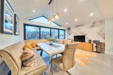 3 bedroom Semi-detached house for sale in North Grove Close, Oakwood, Leeds, LS8