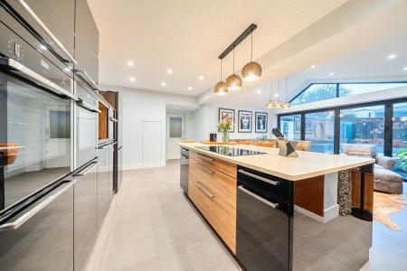 3 bedroom Semi-detached house for sale in North Grove Close, Oakwood, Leeds, LS8