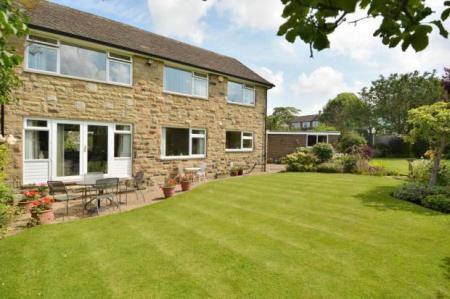 4 bedroom Detached house to let in Holt Gardens, Adel, Leeds, LS16