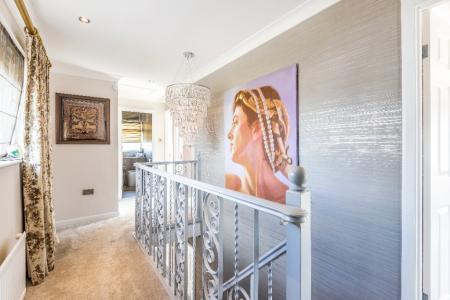 4 bedroom Detached house to let in Holt Gardens, Adel, Leeds, LS16