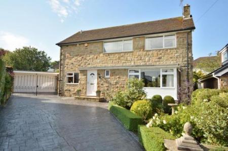 4 bedroom Detached house to let in Holt Gardens, Adel, Leeds, LS16
