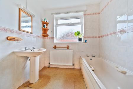 3 bedroom Semi-detached house for sale in Kingswood Crescent, Roundhay, Leeds, LS8