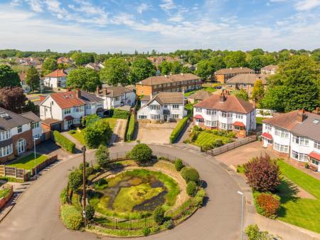 5 bedroom Detached house for sale in Southlands Drive, Moortown, Leeds, LS17