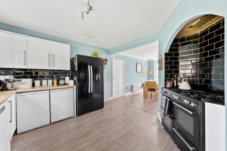 5 bedroom Detached house for sale in Southlands Drive, Moortown, Leeds, LS17