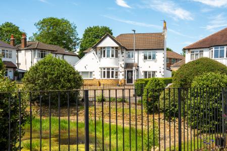 5 bedroom Detached house for sale in Southlands Drive, Moortown, Leeds, LS17