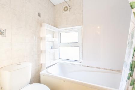 2 bedroom Duplex to let in Meanwood Road, Meanwood, Leeds, LS6