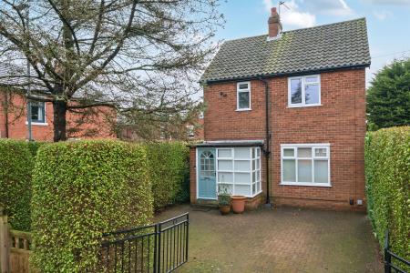 3 bedroom Detached house for sale in Denton Avenue, Roundhay, Leeds, LS8