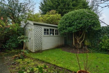 3 bedroom Detached house for sale in Denton Avenue, Roundhay, Leeds, LS8