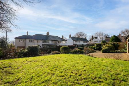 3 bedroom Detached house for sale in Grosvenor Park, Chapel Allerton, Leeds, LS7