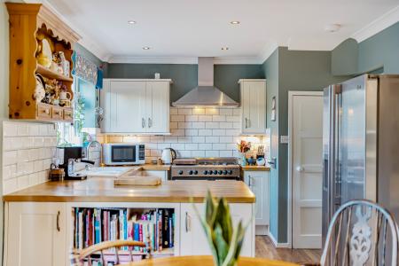 4 bedroom Semi-detached house for sale in Allerton Grange Rise, Moortown, Leeds, LS17