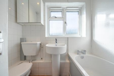 2 bedroom Flat for sale in Lincombe Drive, Leeds, LS8