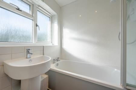 2 bedroom Flat for sale in Lincombe Drive, Leeds, LS8