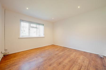 2 bedroom Flat for sale in Lincombe Drive, Leeds, LS8