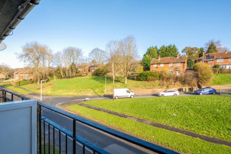 2 bedroom Flat for sale in Lincombe Drive, Leeds, LS8