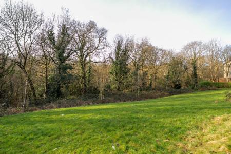 2 bedroom Flat for sale in Lincombe Drive, Leeds, LS8