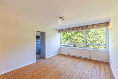 2 bedroom Flat for sale in Gledhow Court, Chapel Allerton, Leeds, LS7