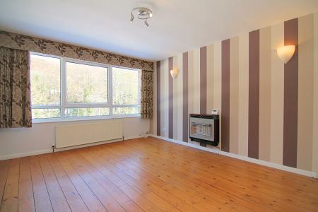 2 bedroom Flat for sale in Gledhow Court, Chapel Allerton, Leeds, LS7