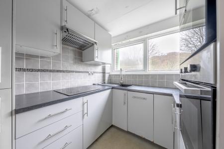 2 bedroom Flat for sale in Gledhow Court, Chapel Allerton, Leeds, LS7