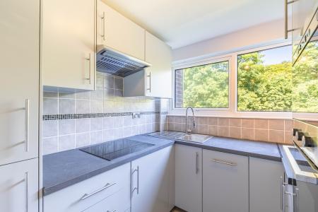 2 bedroom Flat for sale in Gledhow Court, Chapel Allerton, Leeds, LS7