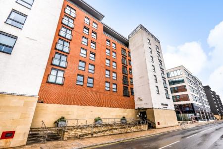 2 bedroom Penthouse to let in MacKenzie House, Chadwick Street, Leeds, LS10