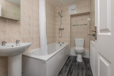 1 bedroom Flat to let in The Moorlands, Off Shadwell Lane, Leeds, LS17