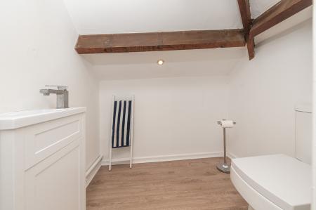 2 bedroom Flat to let in Newton Park Mansions, Laurel Mount, Potternewton, Leeds, LS7