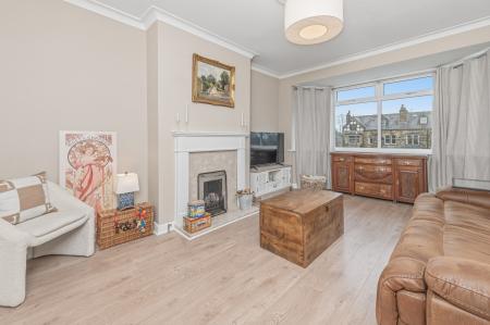 2 bedroom Flat to let in Newton Park Mansions, Laurel Mount, Potternewton, Leeds, LS7